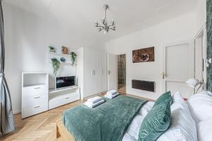 Designer Boho Loft 2BA 2BR AC Balcony