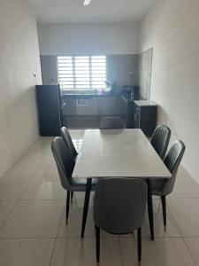 Homestay Behrang Sentral