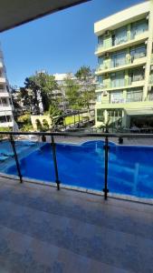 2 Room Apartment Gallery with Poolview