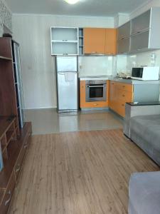 2 Room Apartment Gallery with Poolview