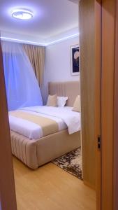 Riara with View, Heated Pool, Free Parking