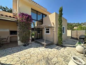 LES TAMARIS Maison pour 6 personnes dans domaine privé avec piscine à La Londe-Les-Maures