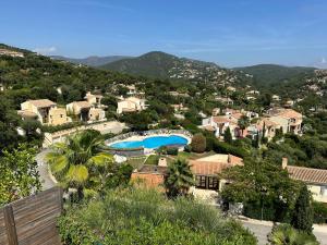 LES TAMARIS Maison pour 6 personnes dans domaine privé avec piscine à La Londe-Les-Maures