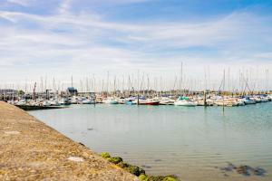 Charming Howth Marina Retreat