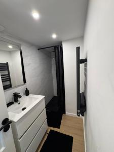 Chez Marie et Romain Ferry & Shuttle