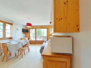 Appartement 2 Pièces Cabine avec Balcon Sud - Proche Pistes et Commerces - FR-1-241-188