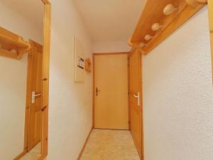 Appartement 2 Pièces Cabine avec Balcon Sud - Proche Pistes et Commerces - FR-1-241-188