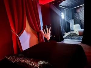 La Suite 1920 - Jacuzzi privé & Donjon