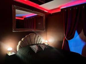Appartements La Suite 1920 - Jacuzzi prive & Donjon : photos des chambres