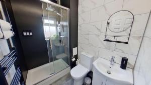 2BR-NearCityCentre-WiFi-Parking-Garden