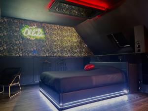 Appartements La Suite Oh la la - Duplex Jungle & Jacuzzi Prive : photos des chambres