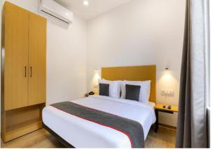 Hotel Kingston House - Near Shaheed Path and Ayodhya Road