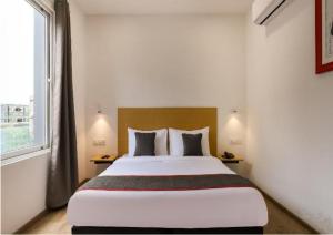 Hotel Kingston House - Near Shaheed Path and Ayodhya Road