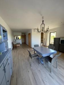 Campings Domaine de Chadeyron : Appartement avec Terrasse