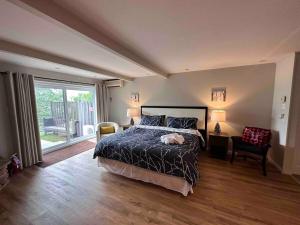 Beautiful suite with superb mountain view.