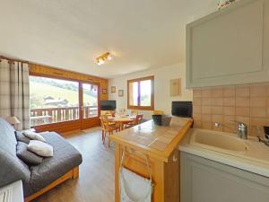 Appt 2 pièces, 6 pers, proche pistes, parking, animaux admis - FR-1-241-16