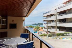 1038 Apto sobre Avenida con vista lateral para o Mar