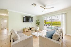 Relaxing place with pool