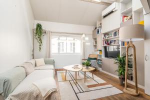 Bright and Chic Duplex with AC, Heart of Paris 9th - 4-Sterne-Hotels in Paris