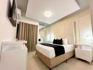 Luxury Apartment-Santiago- PRIVATE Jacuzzi & Patio-Near Airport