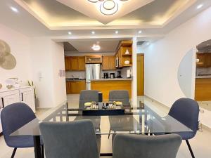 Luxury Apartment-Santiago- PRIVATE Jacuzzi & Patio-Near Airport