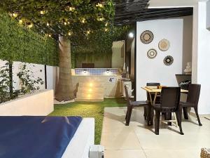 Luxury Apartment-Santiago- PRIVATE Jacuzzi & Patio-Near Airport