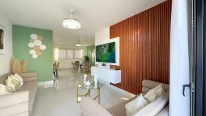 Luxury Apartment-PRIVATE Patio & BBQ-Near Airport