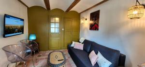 Maisons de vacances La Maison Chez Lisette avec piscine et terrain de petanque prive au bord de l-Allier ! : photos des chambres