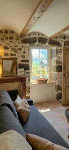 Maisons de vacances La Maison Chez Lisette avec piscine et terrain de petanque prive au bord de l-Allier ! : photos des chambres