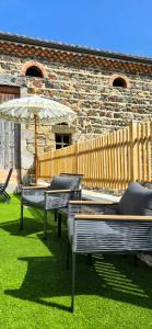 Maisons de vacances La Maison Chez Lisette avec piscine et terrain de petanque prive au bord de l-Allier ! : photos des chambres