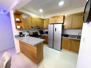 Luxury Apartment- PRIVATE Patio & BBQ- Near Airport