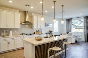 4 Mi to San Joaquin River Manteca Home with Patio!