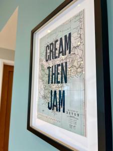 Stylish 3-Bed Seaview Retreat with Balcony - Steps from the Beach - Westward Ho!