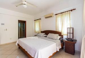 Alicia Beach, Hispaniola Sol!