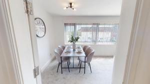 10 Mins to Airport Movie-Ready WM Parking