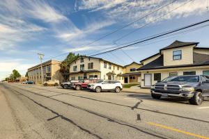 Walk to Beach: Historic Downtown Anacortes Studio