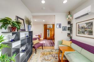 Walk to Beach: Historic Downtown Anacortes Studio