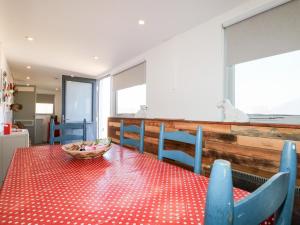 Harbour Road Quirky Beach Railway Carriages