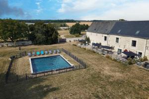 Maisons de vacances Domaine a proximite de Chinon avec piscine, billard, petanque, jeux pour enfants : photos des chambres