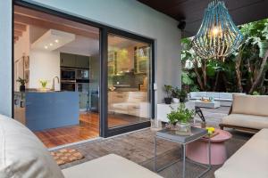 Higgo Crescent Villa