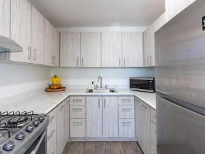 AQUA Terrazas Apt 6 - Beachfront Gem with Ocean Views & Pool