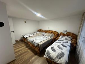 Mountain Cabin with a hot tub with jacuzzi jets