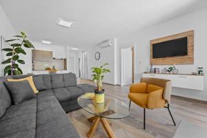 Modern Family Villas with Private Pool - Mia & Teo