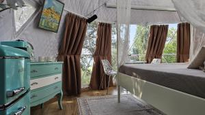 B&B / Chambres d'hotes Logements insolites du Domaine de la Tuiliere : photos des chambres