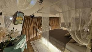 B&B / Chambres d'hotes Logements insolites du Domaine de la Tuiliere : photos des chambres