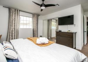 Charming Zen home with Heated Pool, Pool table, Arcade and Mini golf.