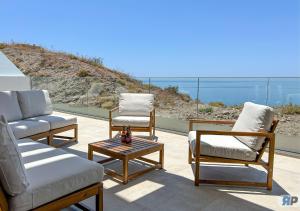 Deluxe seaview terrace apartment 011