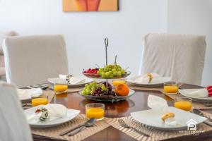 Chic 3BR Townhouse on the Beach with pool and garage