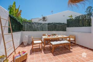 Chic 3BR Townhouse on the Beach with pool and garage