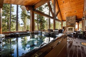 Mossberg Luxury Retreat